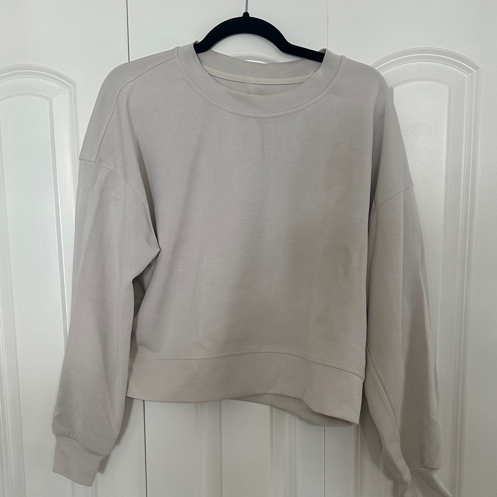 Lululemon Softstreme Cropped Crew- size 8